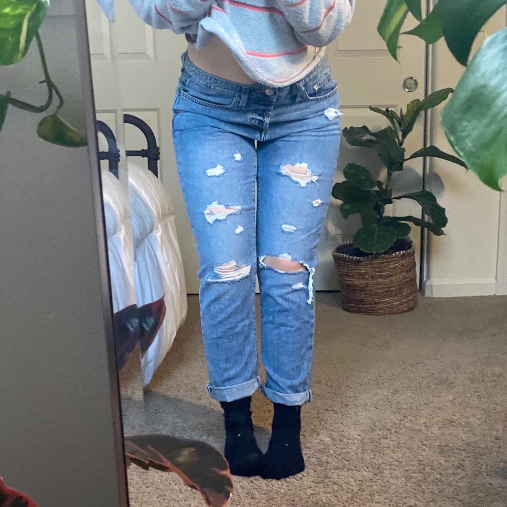 Aeropostale Boyfriend Distressed Ripped Jeans